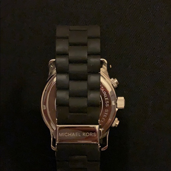 Michael Kors Runway Chronograph watch! - Picture 6 of 8